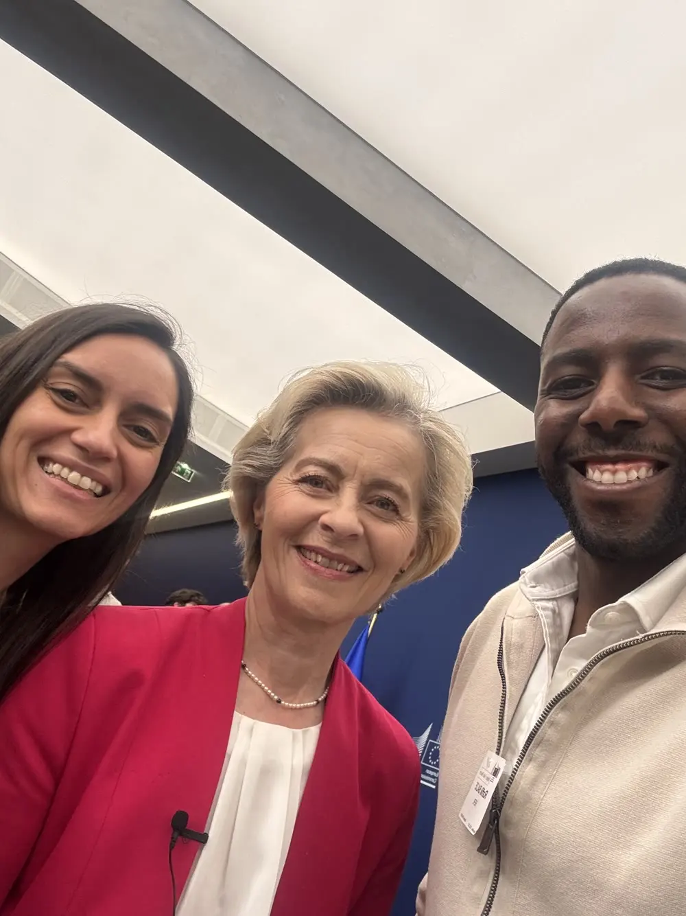 Catarina Inácio e Raffik Baldé com Ursula von der Leyen, Presidente da Comissão Europeia